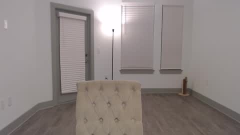 Snapshot of fragilemasochist chatting on February 3, 4:35 am Angel online show from February 3, 4:35 am