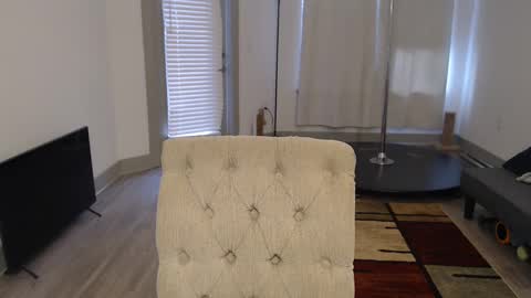 Snapshot of fragilemasochist chatting on February 15, 6:12 pm Angel online show from February 15, 6:12 pm