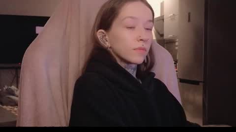 fran_bow online show from February 3, 6:40 am