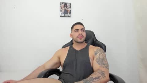 frank_foxx1 online show from February 11, 3:32 am