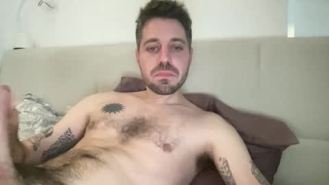 Snapshot of frankybiiig chatting on December 15, 1:22 pm thegoodandbiiig online show from December 15, 1:22 pm