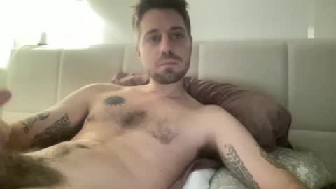 Snapshot of frankybiiig chatting on December 21, 7:06 pm thegoodandbiiig online show from December 21, 7:06 pm