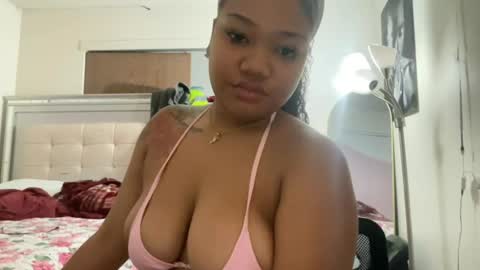 Freakymaa online show from August 9, 8:31 am
