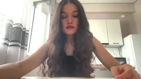 Mia online show from June 19, 5:35 am