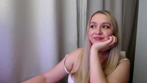 Snapshot of frelina chatting on October 17, 9:30 pm frelina online show from October 17, 9:30 pm