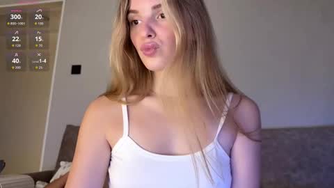 Snapshot of frenzyfoxs chatting on October 7, 6:37 pm Jason and Sonya online show from October 7, 6:37 pm