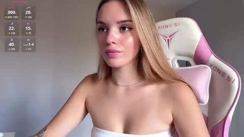 Snapshot of frenzyfoxs chatting on October 3, 10:01 am Jason and Sonya online show from October 3, 10:01 am