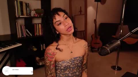 Snapshot of fresatanica chatting on October 14, 12:35 am Vale online show from October 14, 12:35 am