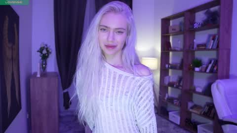 Freya online show from April 3, 7:43 pm