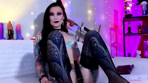 Freya online show from December 19, 6:20 am