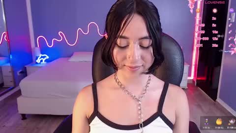 frida_lassi_ online show from February 26, 7:42 pm