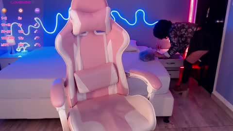 frida_lassi_ online show from March 8, 11:58 am