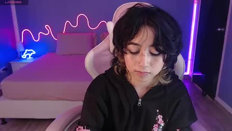 frida_lassi_ online show from March 12, 4:35 pm