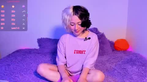 frida_lassi_ online show from September 21, 9:08 pm