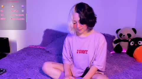 frida_lassi_ online show from September 13, 5:15 pm