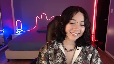 frida_lassi_ online show from February 10, 7:07 pm