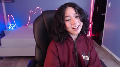 frida_lassi_ online show from February 12, 7:45 pm