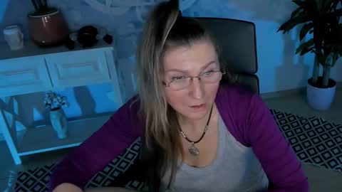 Frida Tander online show from November 27, 5:26 am