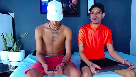 Snapshot of friendsofeverything_ chatting on December 23, 4:17 pm Adam y pitter online show from December 23, 4:17 pm