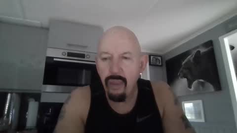 Snapshot of friskyneedsum chatting on February 26, 9:44 am bob online show from February 26, 9:44 am