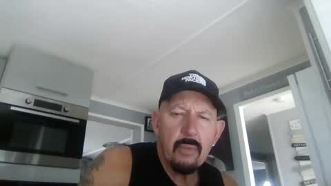 Snapshot of friskyneedsum chatting on October 14, 2:31 pm bob online show from October 14, 2:31 pm