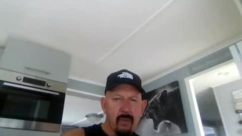 Snapshot of friskyneedsum chatting on October 1, 10:14 am bob online show from October 1, 10:14 am