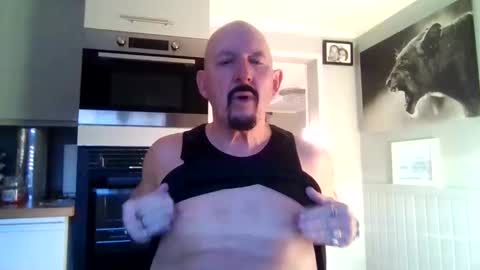 Snapshot of friskyneedsum chatting on February 27, 5:04 pm bob online show from February 27, 5:04 pm