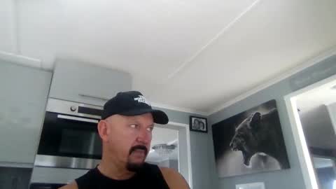 Snapshot of friskyneedsum chatting on October 21, 12:21 pm bob online show from October 21, 12:21 pm