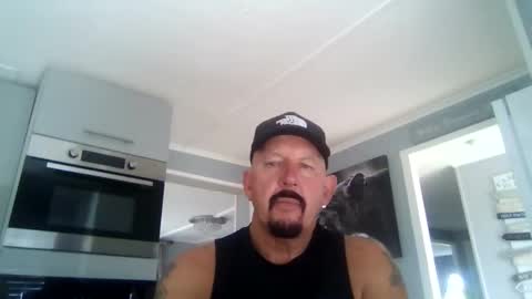 Snapshot of friskyneedsum chatting on October 9, 2:33 pm bob online show from October 9, 2:33 pm