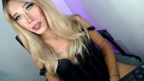 sweetyJENNY online show from April 13, 4:11 pm