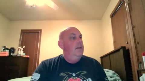 funguywi45 online show from April 28, 1:37 pm