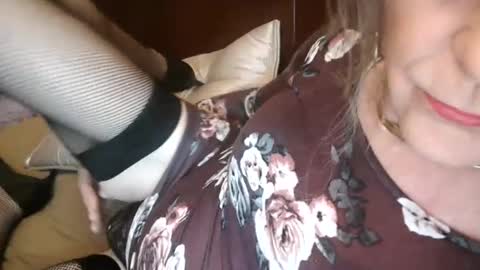 Jessie Love online show from November 15, 11:23 am