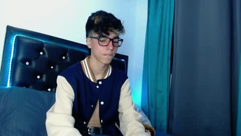 gabriel_x18 online show from April 3, 4:30 am