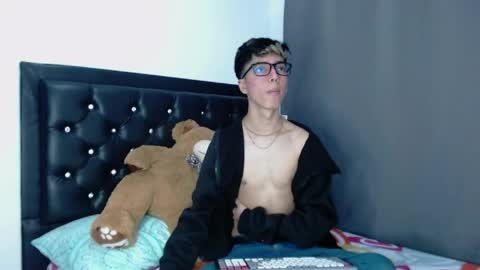 gabriel_x18 online show from April 24, 4:58 am