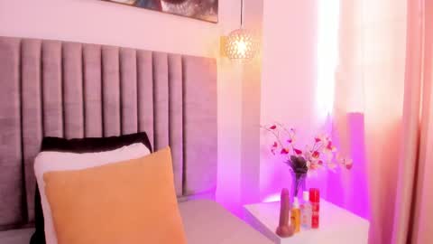 GahiaBelucci online show from April 15, 6:55 pm