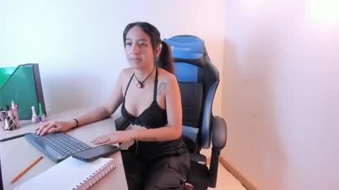 gaia_n_nix online show from April 12, 7:45 am