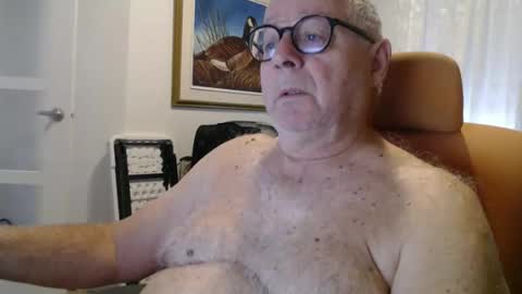 Snapshot of gamin68 chatting on October 26, 2:07 pm gamin68 online show from October 26, 2:07 pm