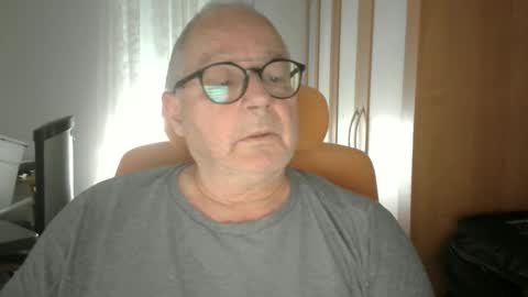 Snapshot of gamin68 chatting on October 8, 5:08 pm gamin68 online show from October 8, 5:08 pm