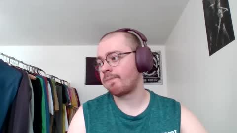 FrenchBoyxb24 online show from April 4, 12:01 pm