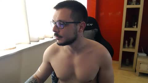 GangstaLover online show from April 18, 4:36 am