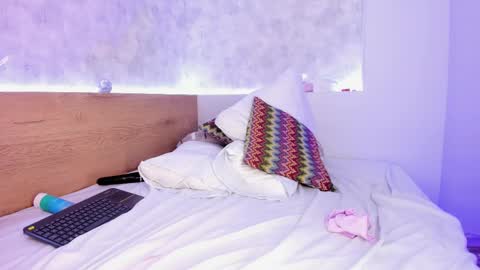 geminis muentes online show from February 12, 7:02 am