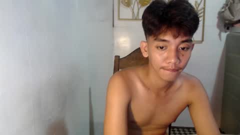 Snapshot of gentlemanlustx chatting on October 28, 1:06 am Rayl online show from October 28, 1:06 am