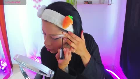 giaaaa   online show from January 9, 9:42 pm