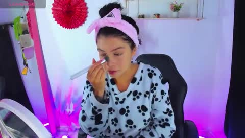 giaaaa   online show from October 27, 12:54 am