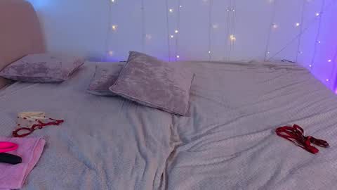 Hi my name is Gianna Im new here but I really like to chat online show from February 7, 9:23 am