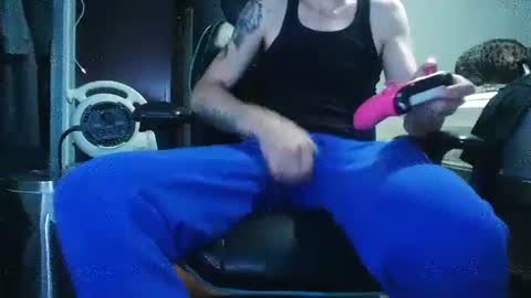 Snapshot of giantdick4u1991 chatting on September 18, 8:35 pm giantdick4u1991 online show from September 18, 8:35 pm