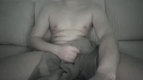 Giantjunkjack online show from December 2, 10:08 pm