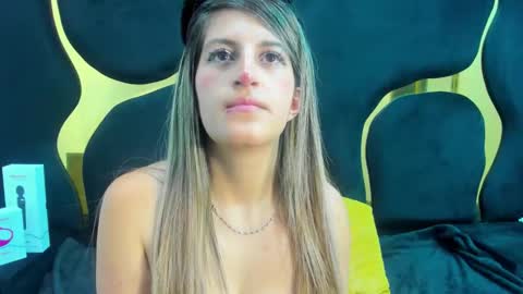 GiaRoussel online show from October 17, 4:33 pm