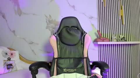 Gigi  online show from June 2, 12:18 pm