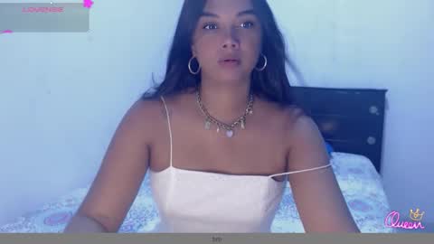 GIGI instagram gigi sj1994 online show from March 18, 10:15 pm